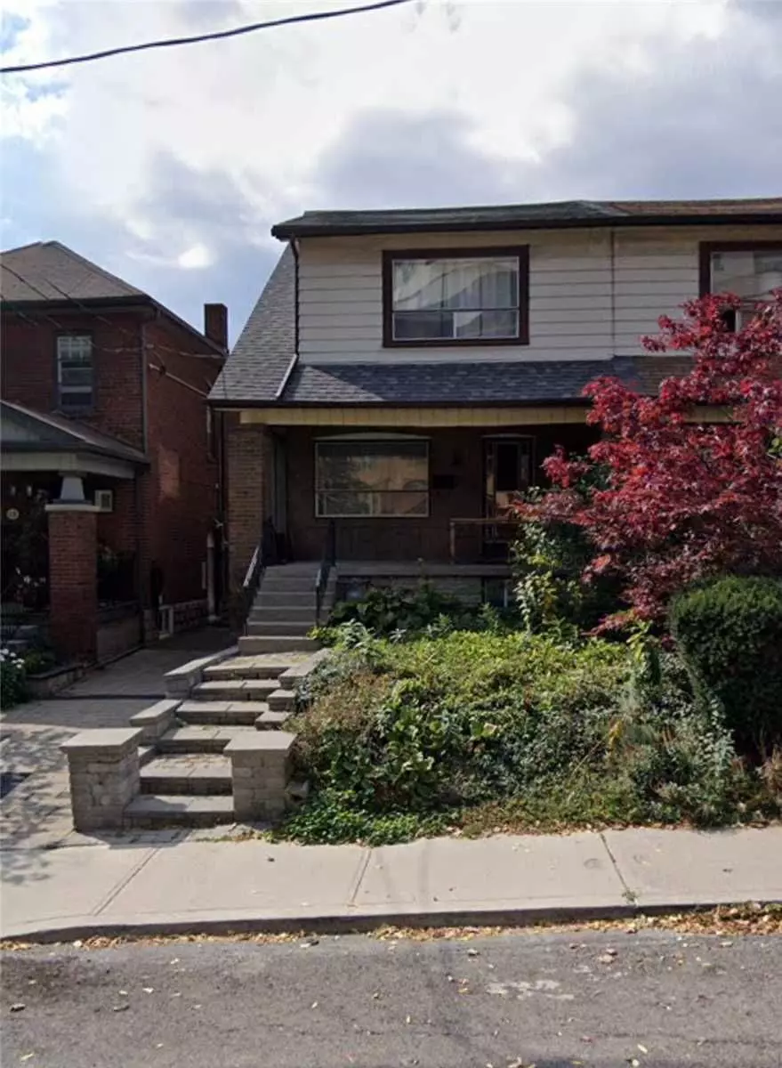 Toronto C02, ON M6G 3S6,20 Winona DR #Bsmt