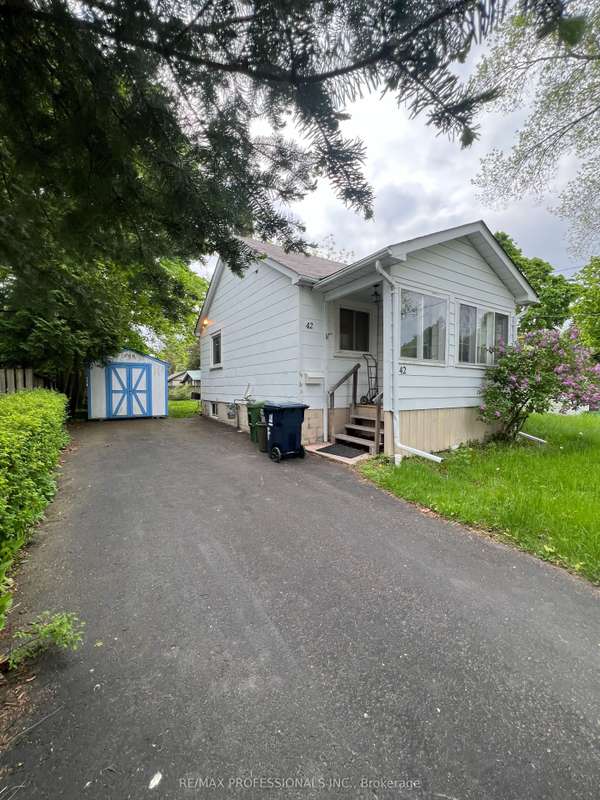 42 Fairwood CRES, Toronto E10, ON M1E 3T3