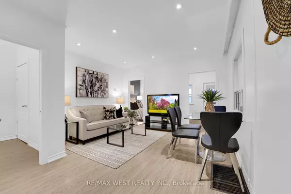 Toronto W03, ON M6N 2G1,28 Cayuga AVE