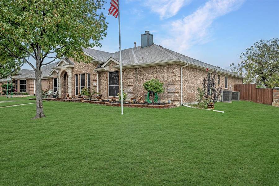 557 Seminole Trail, Murphy, TX 75094