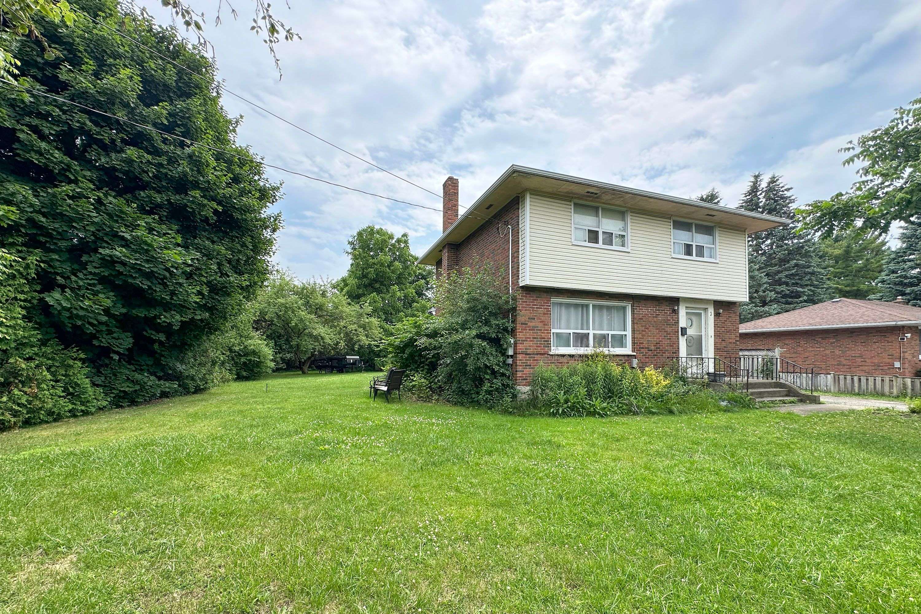 Whitby, ON L1N 3N4,3 Willow Park DR