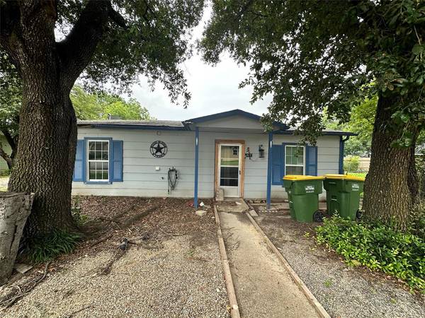 302 E College Street, Grandview, TX 76050