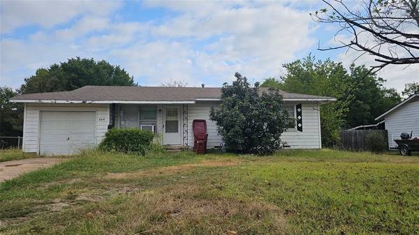 309 Fannin Avenue,  Bonham,  TX 75418