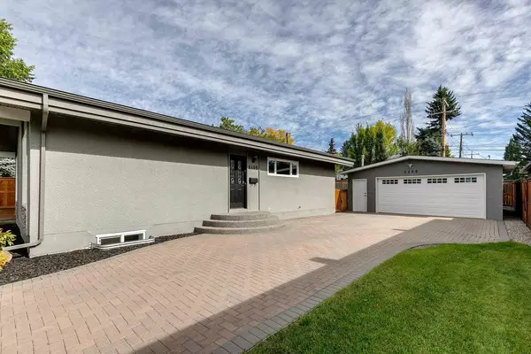 Calgary, AB T3E 5P8,6408 Larkspur WAY SW