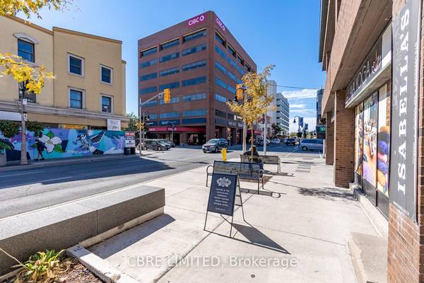 Oshawa, ON L1H 1A1,2 Simcoe ST S #525