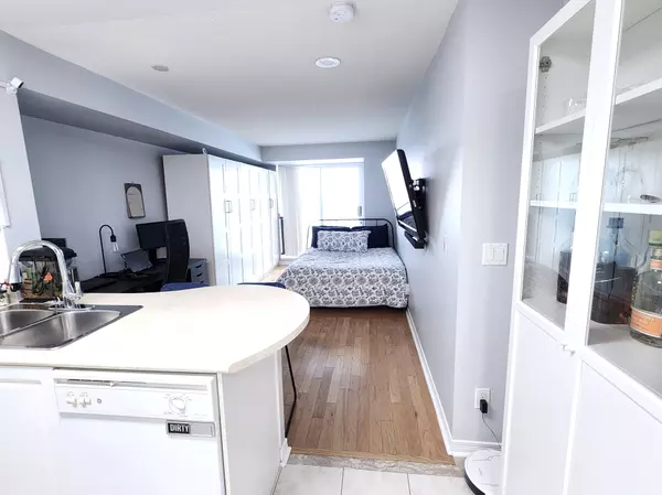 Richmond Hill, ON L4B 0A1,11 Oneida CRES #308