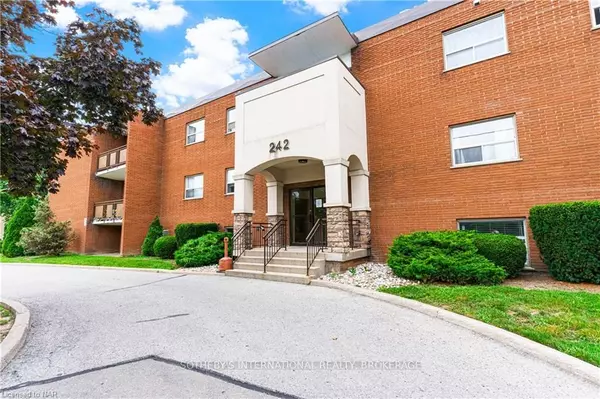 Niagara, ON L2P 3K5,242 OAKDALE AVE #103