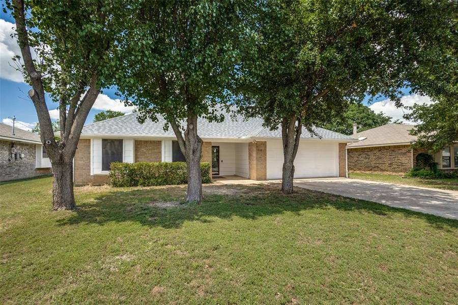 1918 Sharon Drive, Corinth, TX 76210