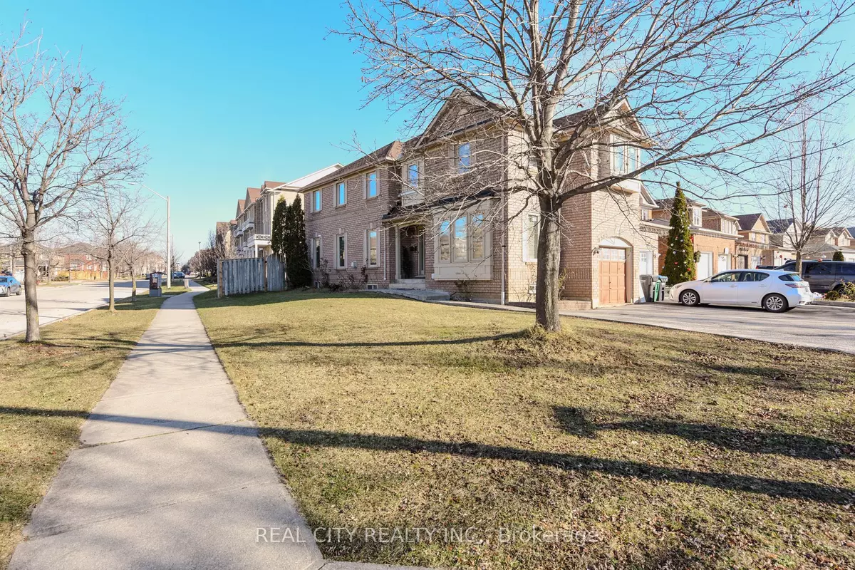 Mississauga, ON L5N 7N7,7020 Black Walnut TRL