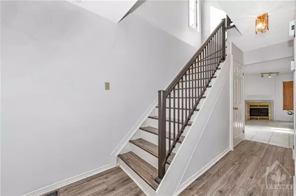 Ottawa, ON K1T 3N6,14 ASHPARK CRES