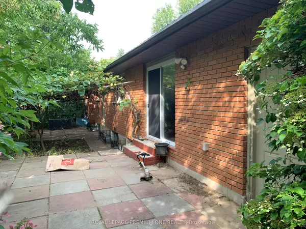 York, ON L9N 1H1,133 Oriole DR