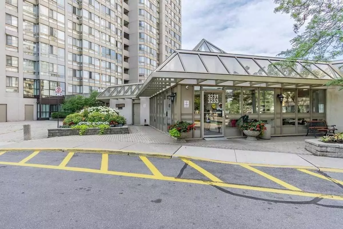 Toronto E08, ON M1J 3N6,3233 Eglinton AVE #303