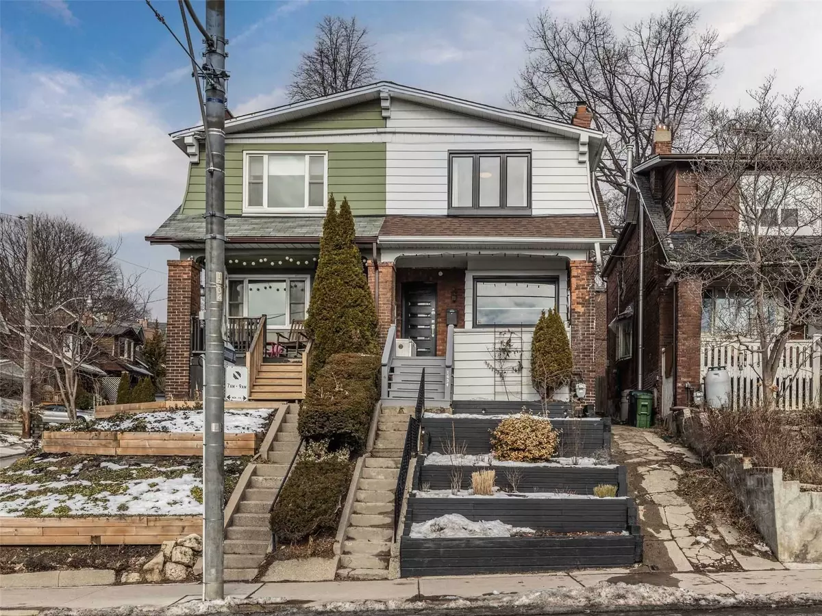 Toronto E02, ON M4L 2A8,1654 Gerrard ST