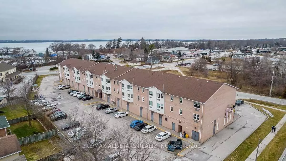 Georgina, ON L4P 3M3,155 Riverglen DR #203