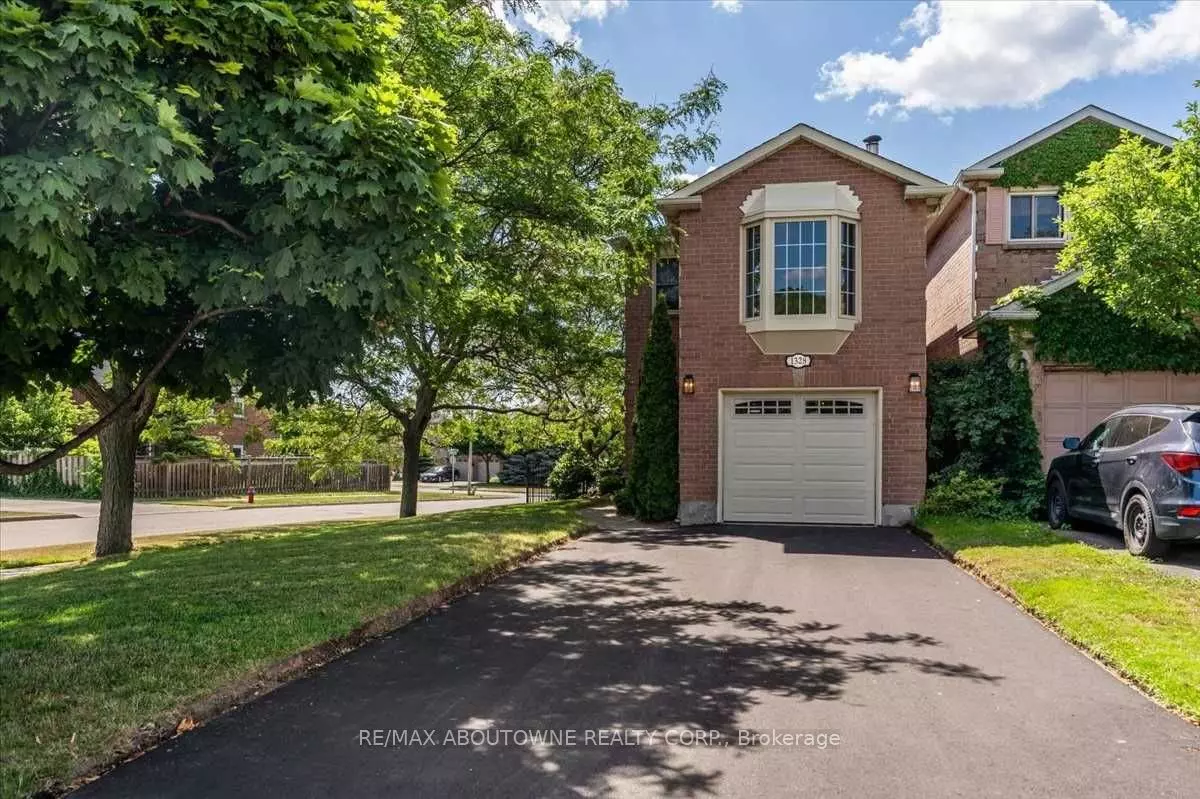 Oakville, ON L6J 7A9,1328 Hazel Mccleary DR