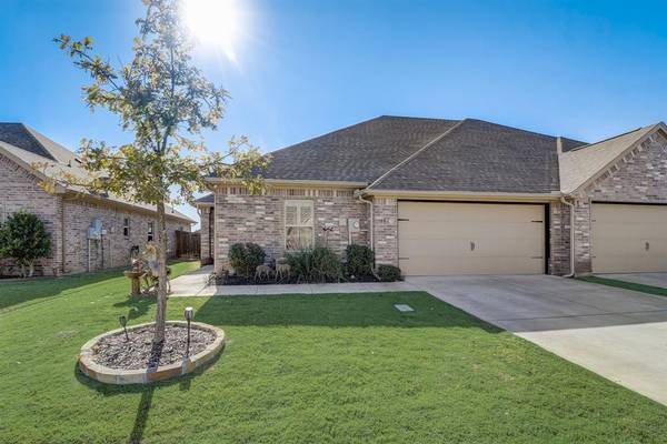 504 Landry Court,  Granbury,  TX 76049