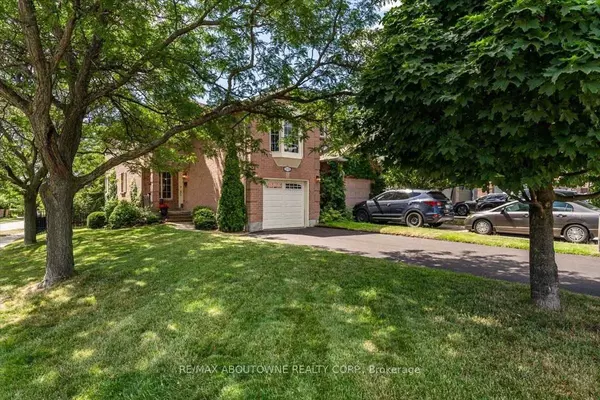 Oakville, ON L6J 7A9,1328 Hazel Mccleary DR