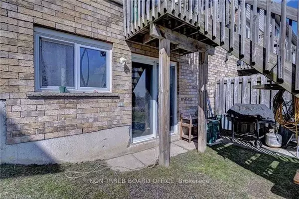 Kitchener, ON N2E 4J5,212 Red Clover CT