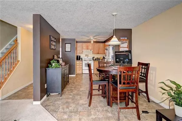 Kitchener, ON N2E 4J5,213 Red Clover CT