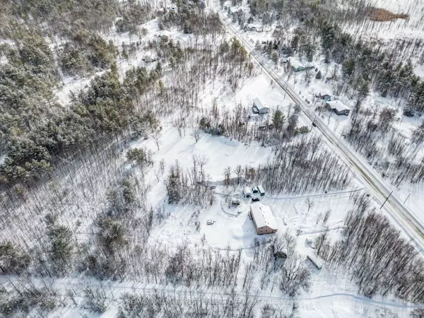 Georgian Bay, ON L0K 1S0,692 Honey Harbour RD