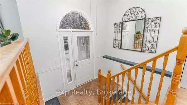 Kingston, ON K7M 8V3,984 WATERBURY CRES