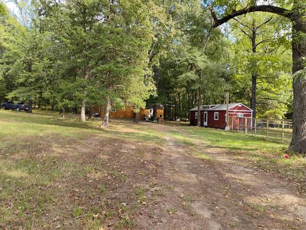 100 County Road 45300, Powderly, TX 75473