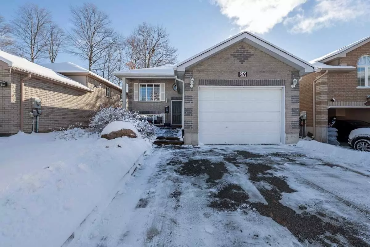 Barrie, ON L4M 6Y3,39 Monique CRES #Upper