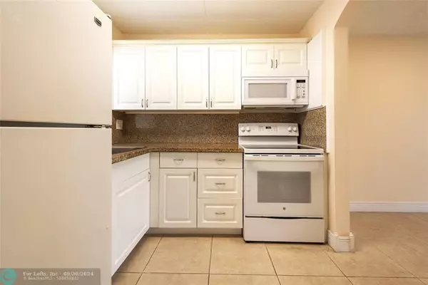 Sunrise, FL 33322,8460 Sunrise Lakes Blvd  #206