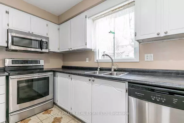 Newmarket, ON L3Y 6B6,943 Ferndale CRES