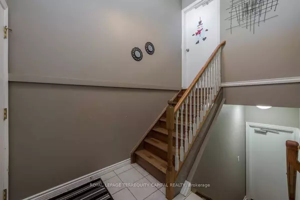 Barrie, ON L4M 6Y3,39 Monique CRES #Upper