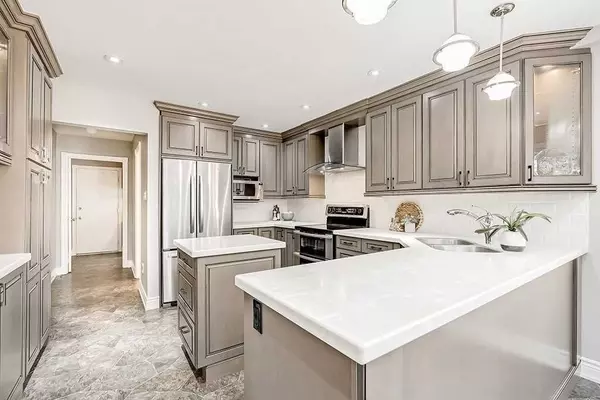 Oakville, ON L6H 3Y2,423 Golden Oak DR