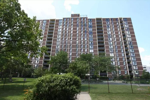 Mississauga, ON L5A 3R1,3170 Kirwin AVE #1607