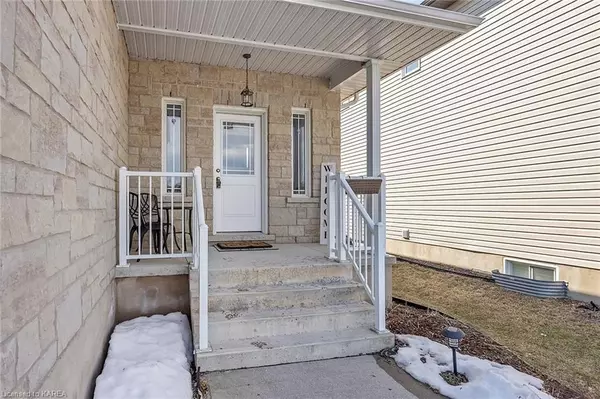 Loyalist, ON K0H 1G0,175 MCDONOUGH CRES