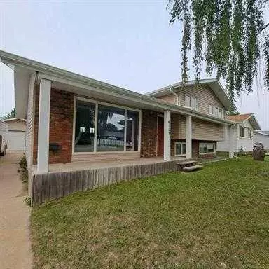 4113 52 AVE, Lloydminster, AB T9V1R5