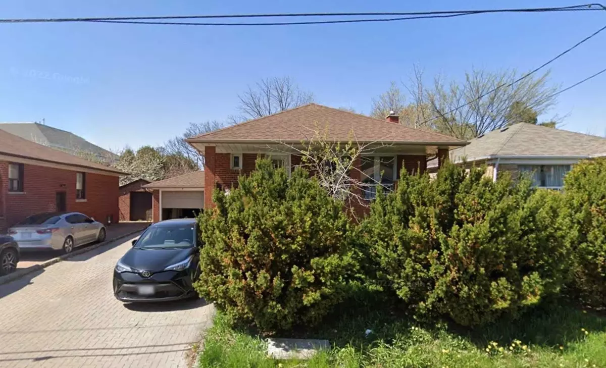 Toronto C14, ON M2M 2P9,14 Madawaska AVE