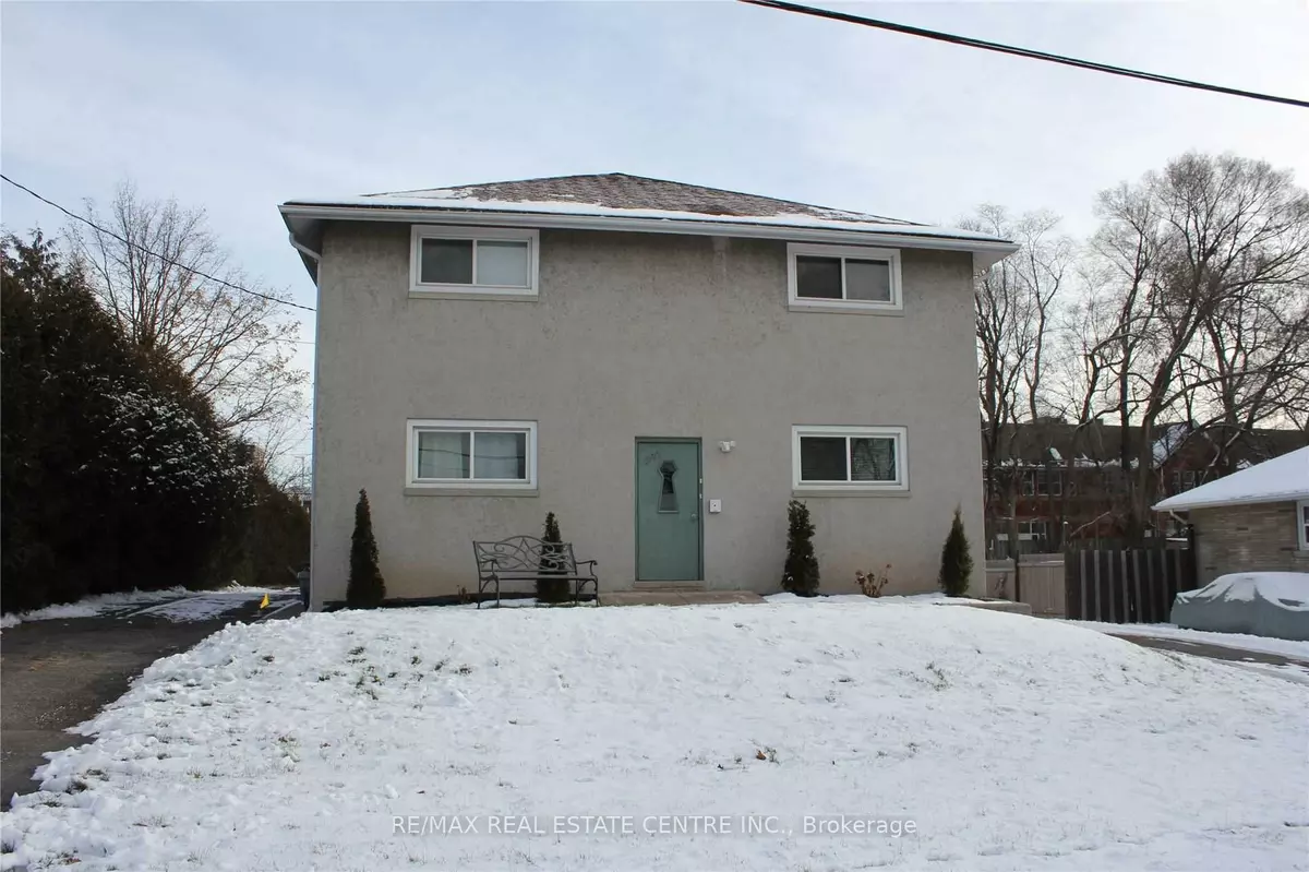 Whitby, ON L1N 4S3,1009 Byron ST S #2