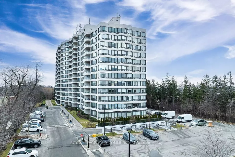 Richmond Hill, ON L4B 3J7,8501 Bayview AVE #311