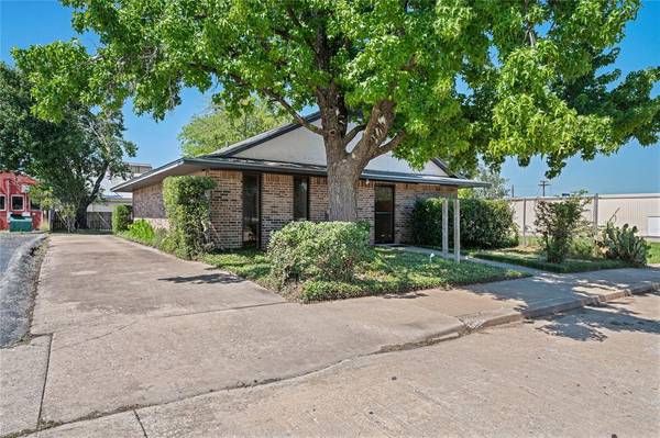 319 W Crawford Street, Denison, TX 75020