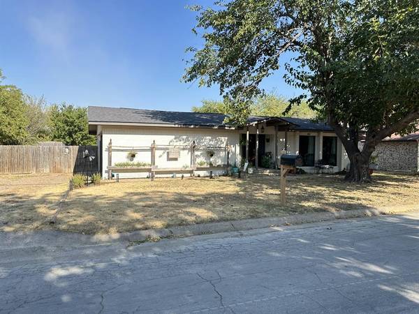 Jacksboro, TX 76458,526 N 4th Street