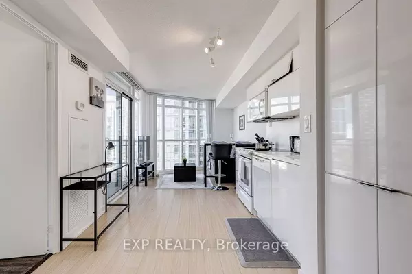 Toronto C01, ON M5V 4A9,21 Iceboat TER #1802