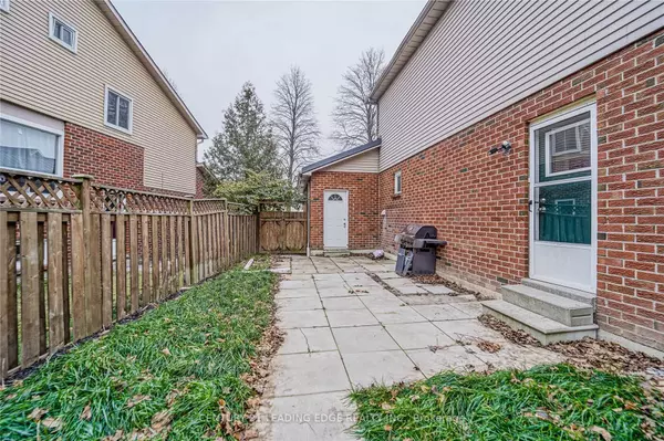 Whitby, ON L1N 8T8,34 Christaller CT #Lower