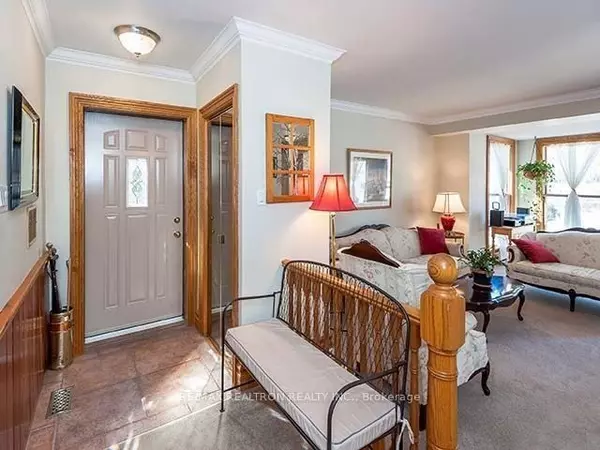 Aurora, ON L4G 3E5,15 Algonquin CRES