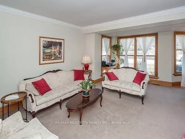 Aurora, ON L4G 3E5,15 Algonquin CRES