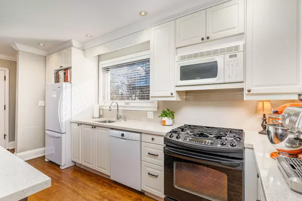 Toronto W06, ON M8V 3E8,34 Tenth ST