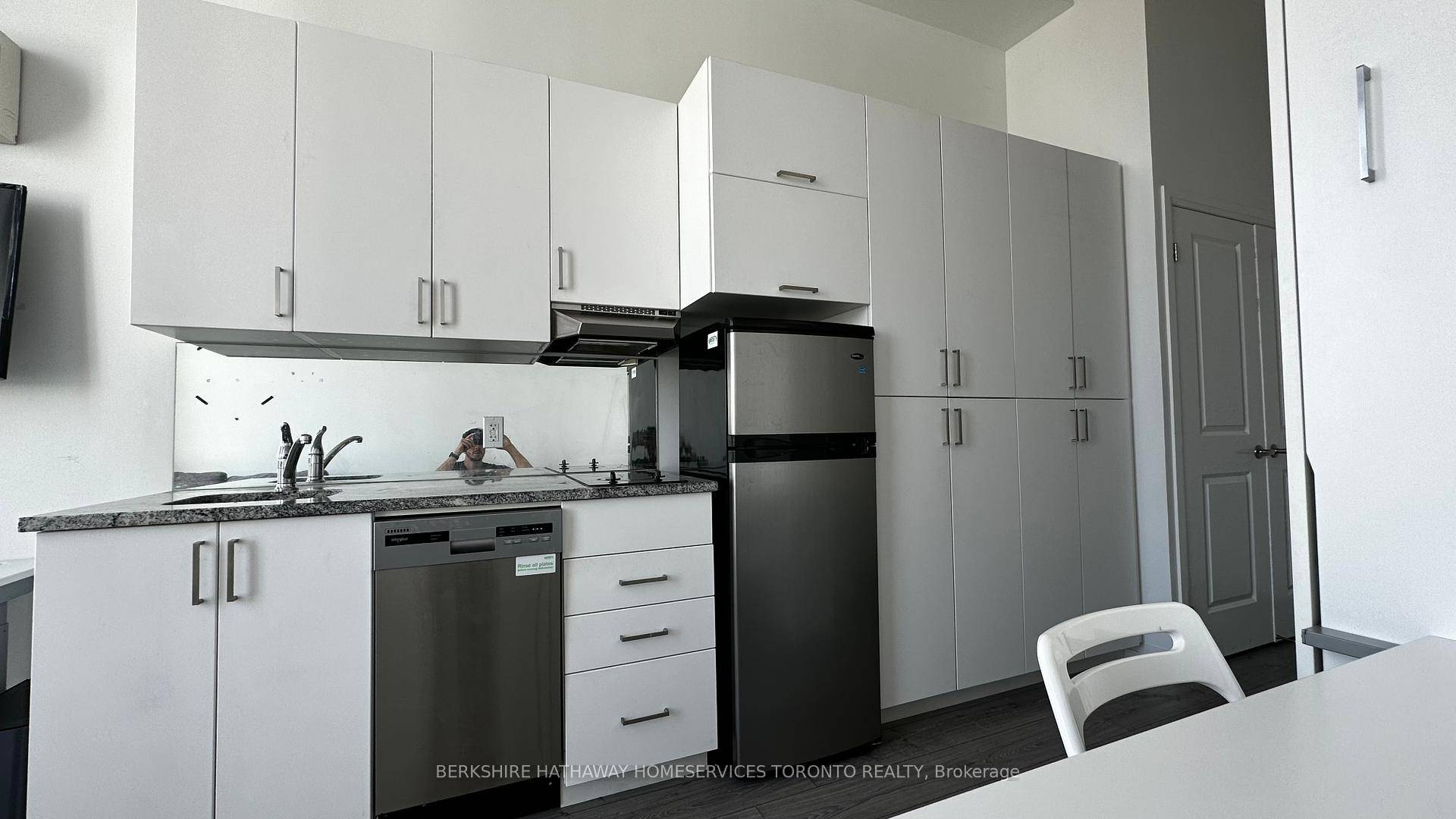 Oshawa, ON L1G 4Y3,1900 Simcoe ST N #803