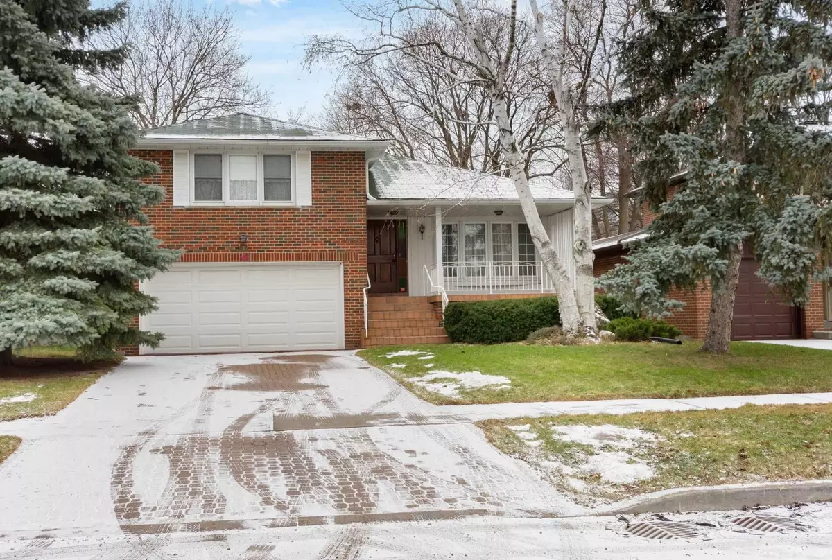 Toronto C15, ON M2J 3N9,65 Endsleigh CRES