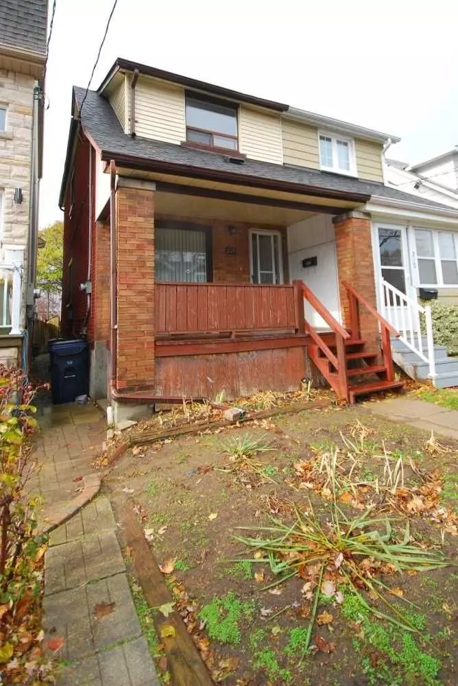 Toronto E03, ON M4C 4K2,208 Cedarvale AVE