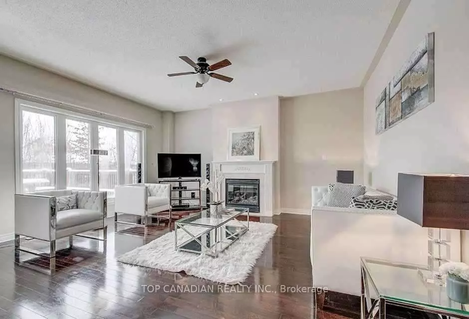 Newmarket, ON L3X 2T2,67 Woodbury CRES