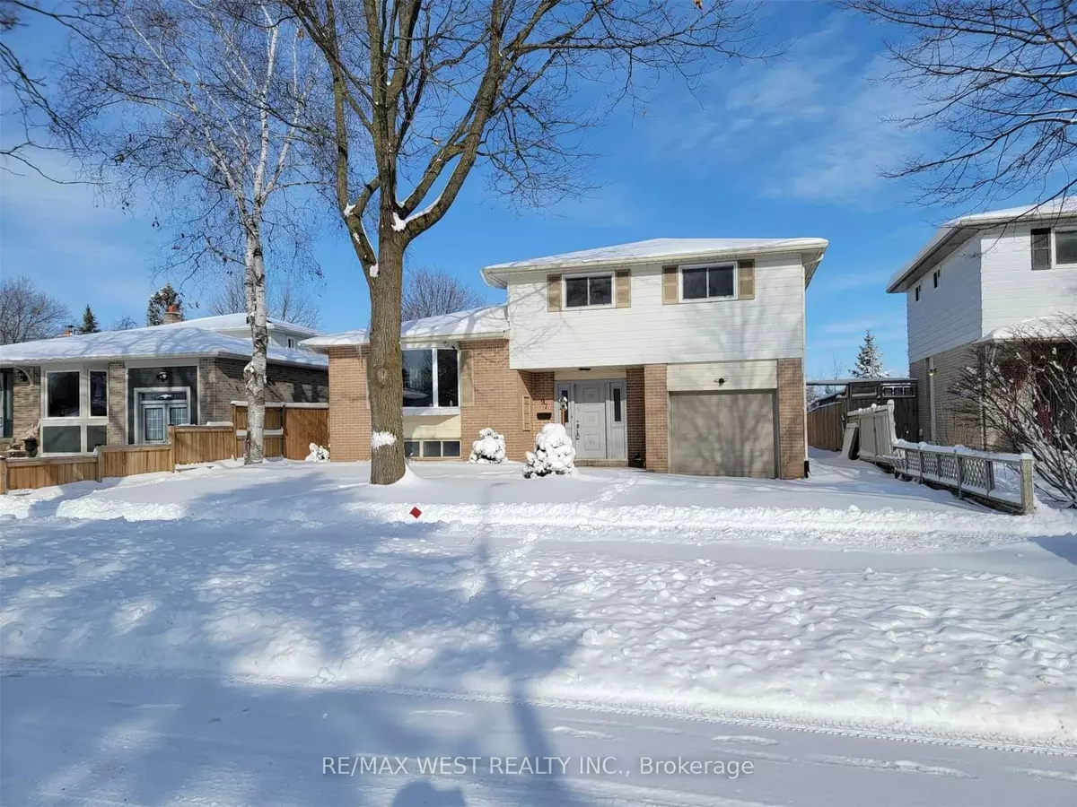 Barrie, ON L4M 2W5,97 College CRES #Lr/Bsmt