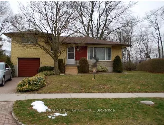 Kitchener, ON N2M 4G1,34 Sycamore PL